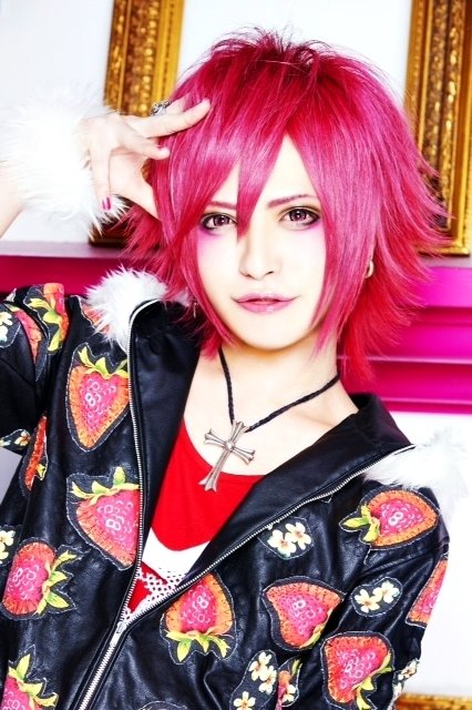 Smileberry guitarist Paru-