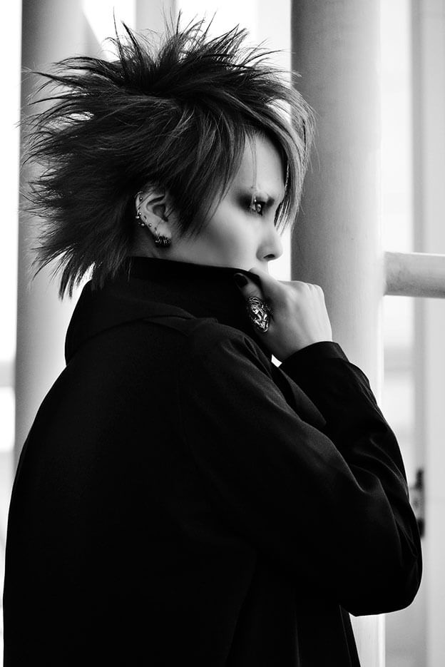 Guitarist Omi.