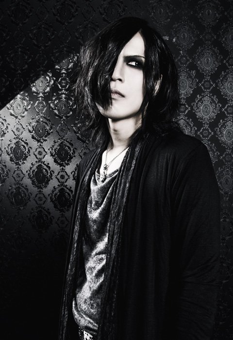 DEXCORE lose bassist but gain 2 more members!